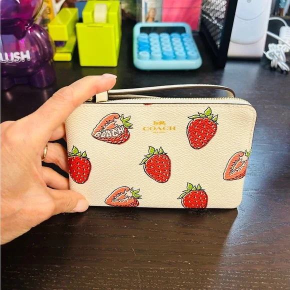 🍓NWT Coach Corner Zip Wristlet With Strawberry Design!🍓 - Picture 9 of 9